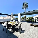 Apartmán Grand Balcony With Pool By Homing