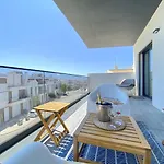 Apartmán Grand Balcony With Pool By Homing