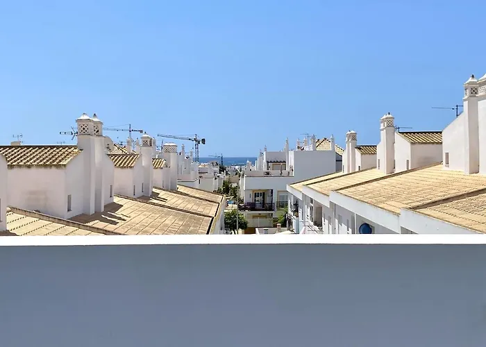 Grand Balcony With Pool By Homing Apartamento
