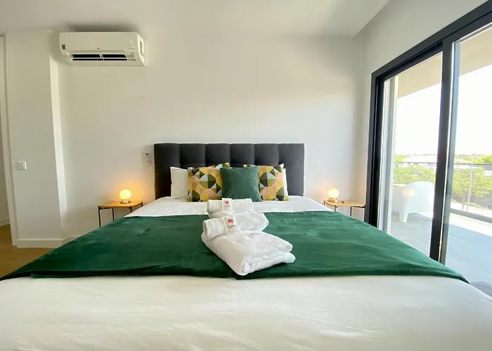 Grand Balcony With Pool By Homing Apartamento *