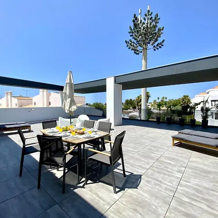 公寓 Grand Balcony With Pool By Homing