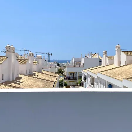 Grand Balcony With Pool By Homing Apartment