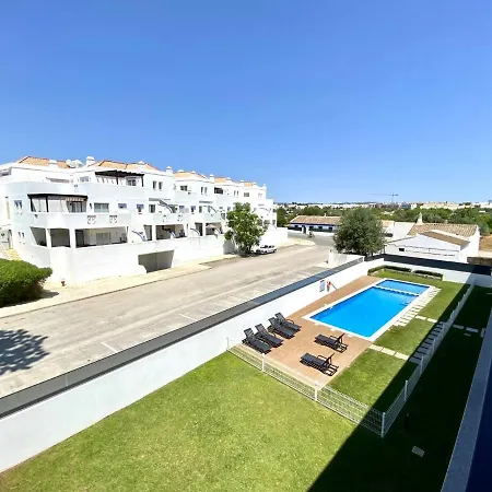 Grand Balcony With Pool By Homing דירה