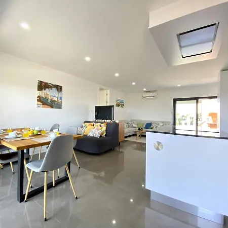 Grand Balcony With Pool By Homing Appartement