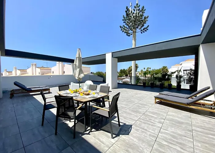 Apartment Grand Balcony With Pool By Homing