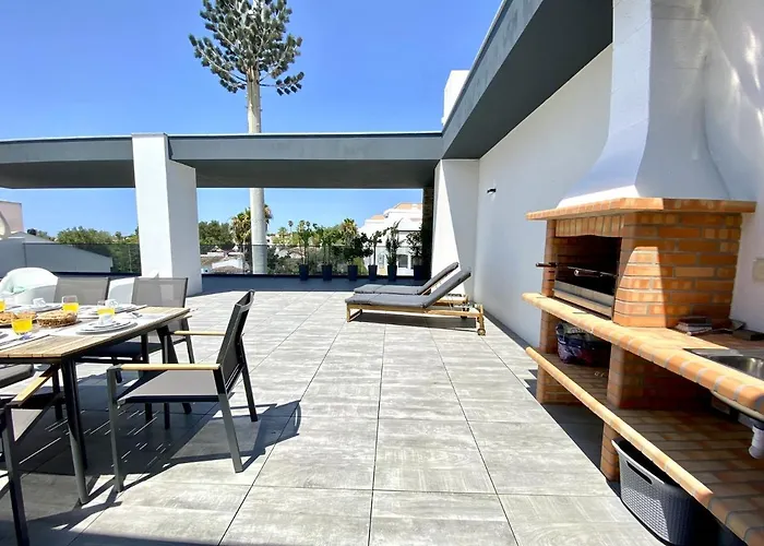 Grand Balcony With Pool By Homing *