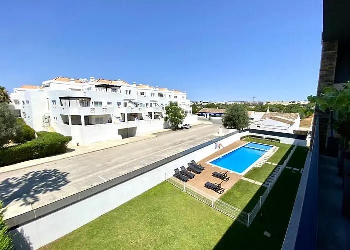 Grand Balcony With Pool By Homing Apartment