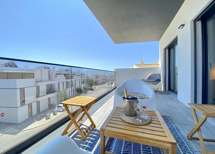 Apartment Grand Balcony With Pool By Homing