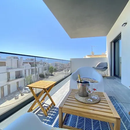 Apartment Grand Balcony With Pool By Homing