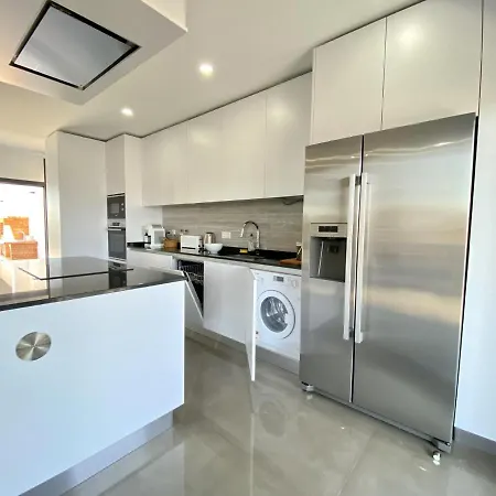 Grand Balcony With Pool By Homing Apartamento